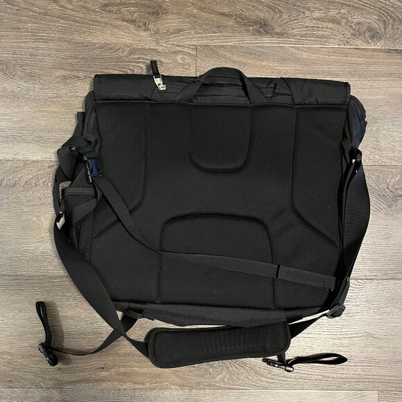 Victorinox Swiss Army Messenger Laptop Bag - Picture 6 of 7